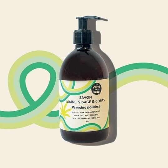 Savon visage, main et corps-verveine poudréeà l'huile d'olive bio extra vierge, à l'huile de coco bio, à l'huile de chanvre bio et au CBD. - 500 ml Savon visage, main et corps-verveine poudréeà l'huile d'olive bio extra vierge, à l'huile de coco bio, à l'huile de chanvre bio et au CBD. - 500 ml