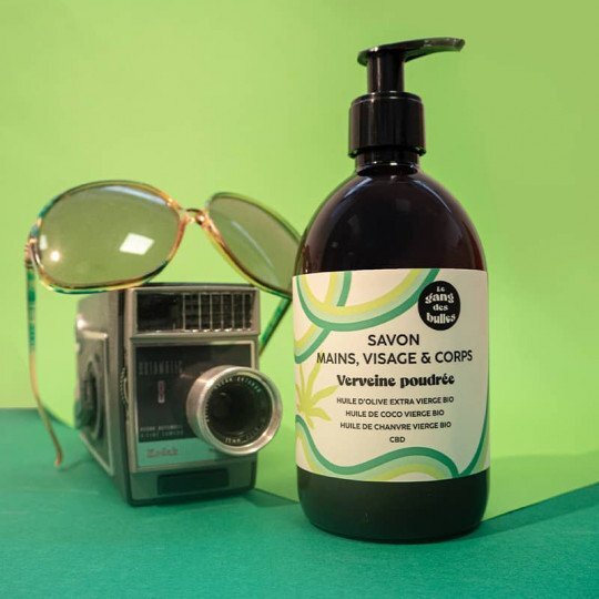 Savon visage, main et corps-verveine poudréeà l'huile d'olive bio extra vierge, à l'huile de coco bio, à l'huile de chanvre bio et au CBD. - 500 ml