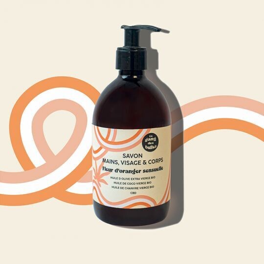 Savon visage, main et corps
fleur d'oranger sensuelle à l'huile d'olive bio extra vierge, à l'huile de coco bio, à l'huile de chanvre bio et au CBD. -
500 ml