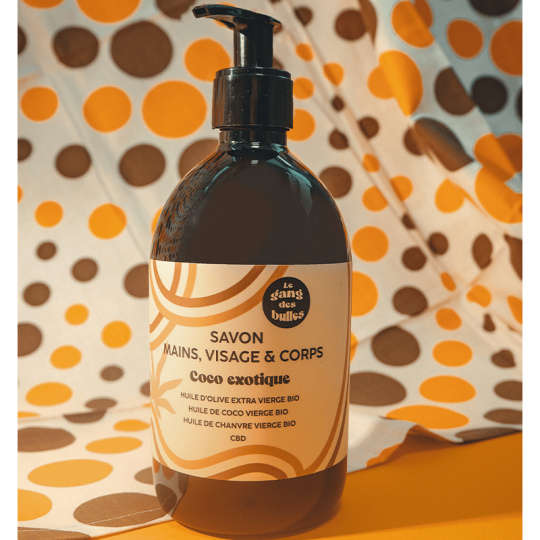 Savon visage, main et corps
coco exotique à l'huile d'olive bio extra vierge, à l'huile de coco bio, à l'huile de chanvre bio et au CBD.- 500 ml
