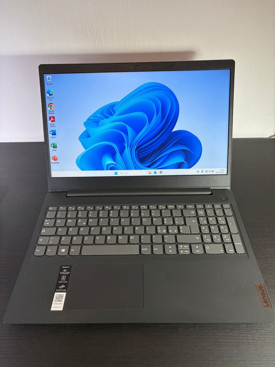 Pc Lenovo, SSD 240GB, Ram 8 GB, schermo inclinabile 180° (ricondizionato) + office in regalo