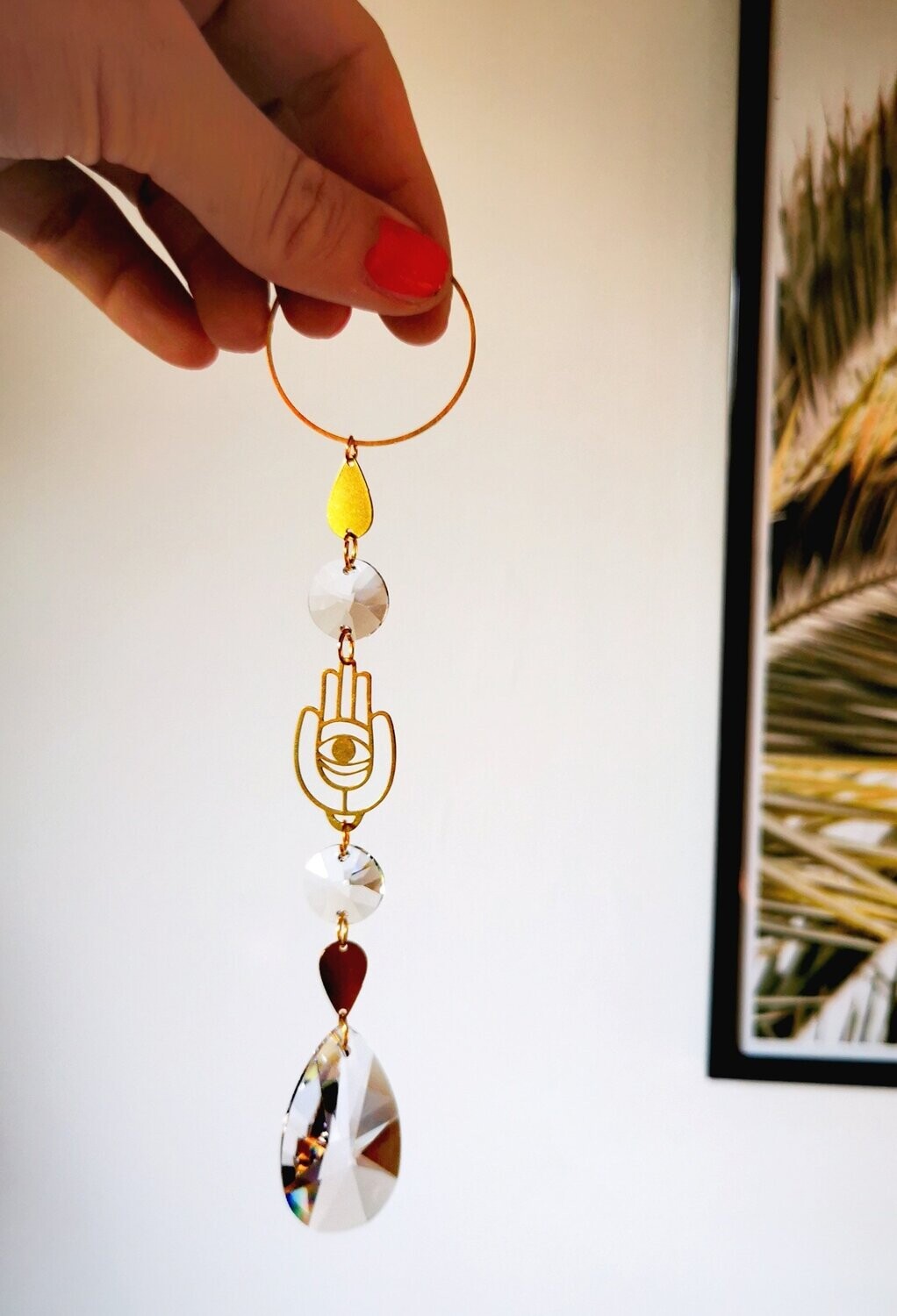 Suncatcher small Protect Your Energy  - Sonnenfänger mit Hand, Regenbogenkristallen