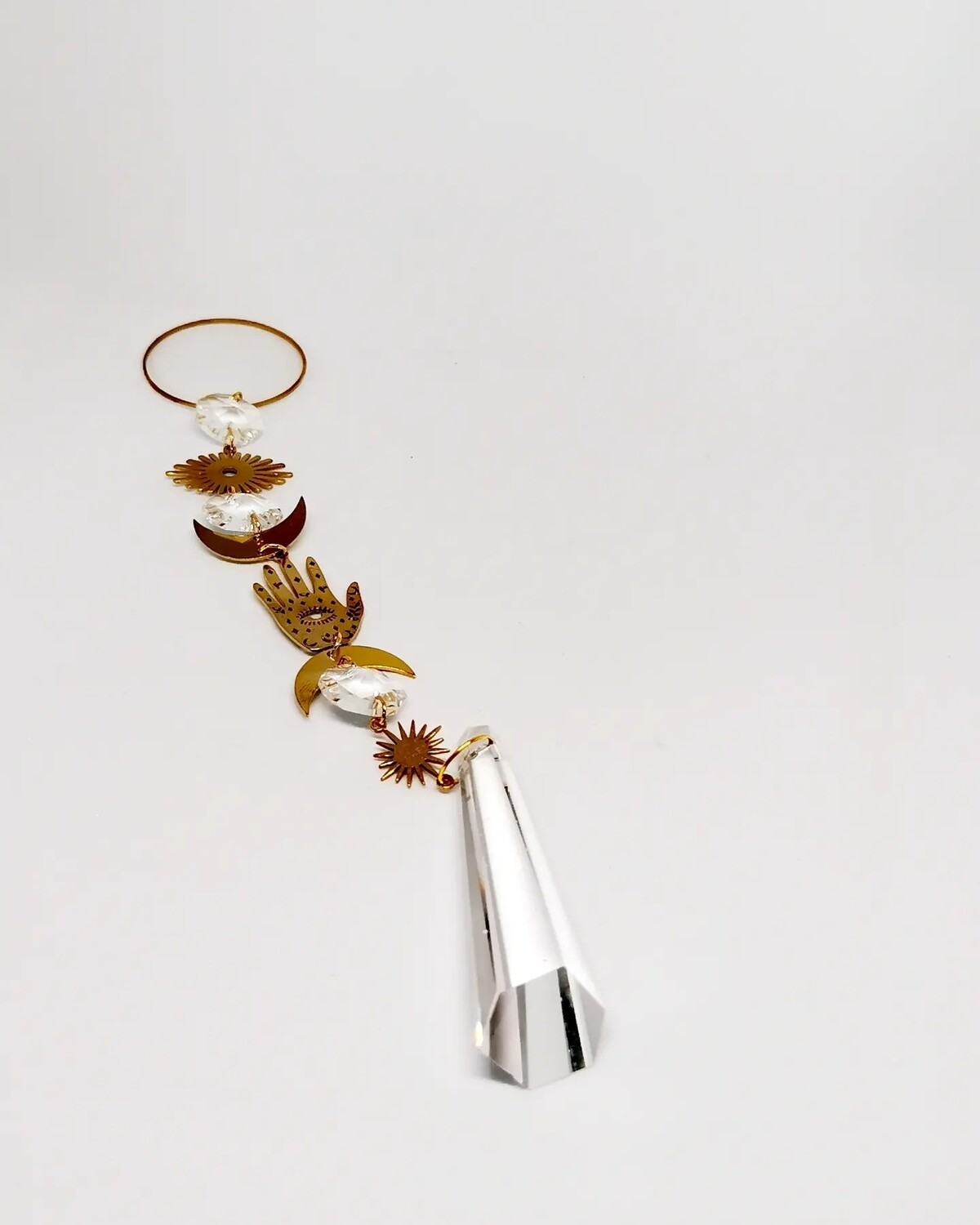 Suncatcher medium spirit hand - mystischer Sonnenfänger mit Regenbogenkristallen