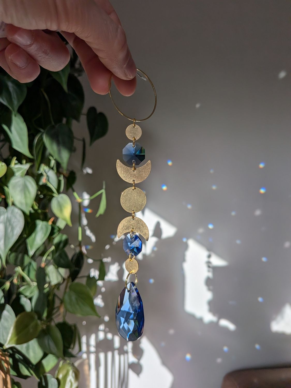 Suncatcher Small - Blue Moon  - Sonnenfänger mit blauen Regenbogenkristallen