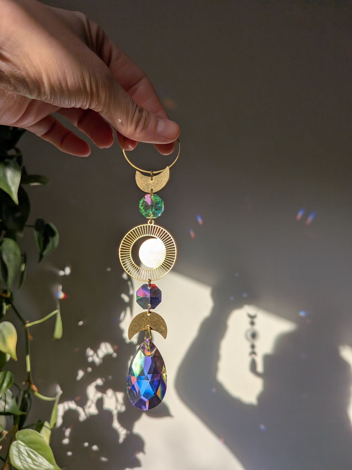 Suncatcher Small - Aurora Moon - Sonnenfänger mit Aurora Borealis Regenbogenkristallen, Iristierender Effekt