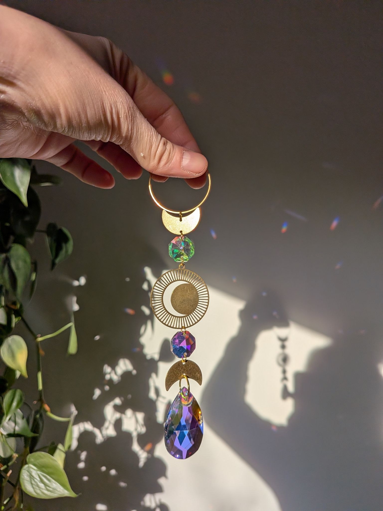 Suncatcher Small - Aurora Moon - Sonnenfänger mit Aurora Borealis Regenbogenkristallen, Iristierender Effekt