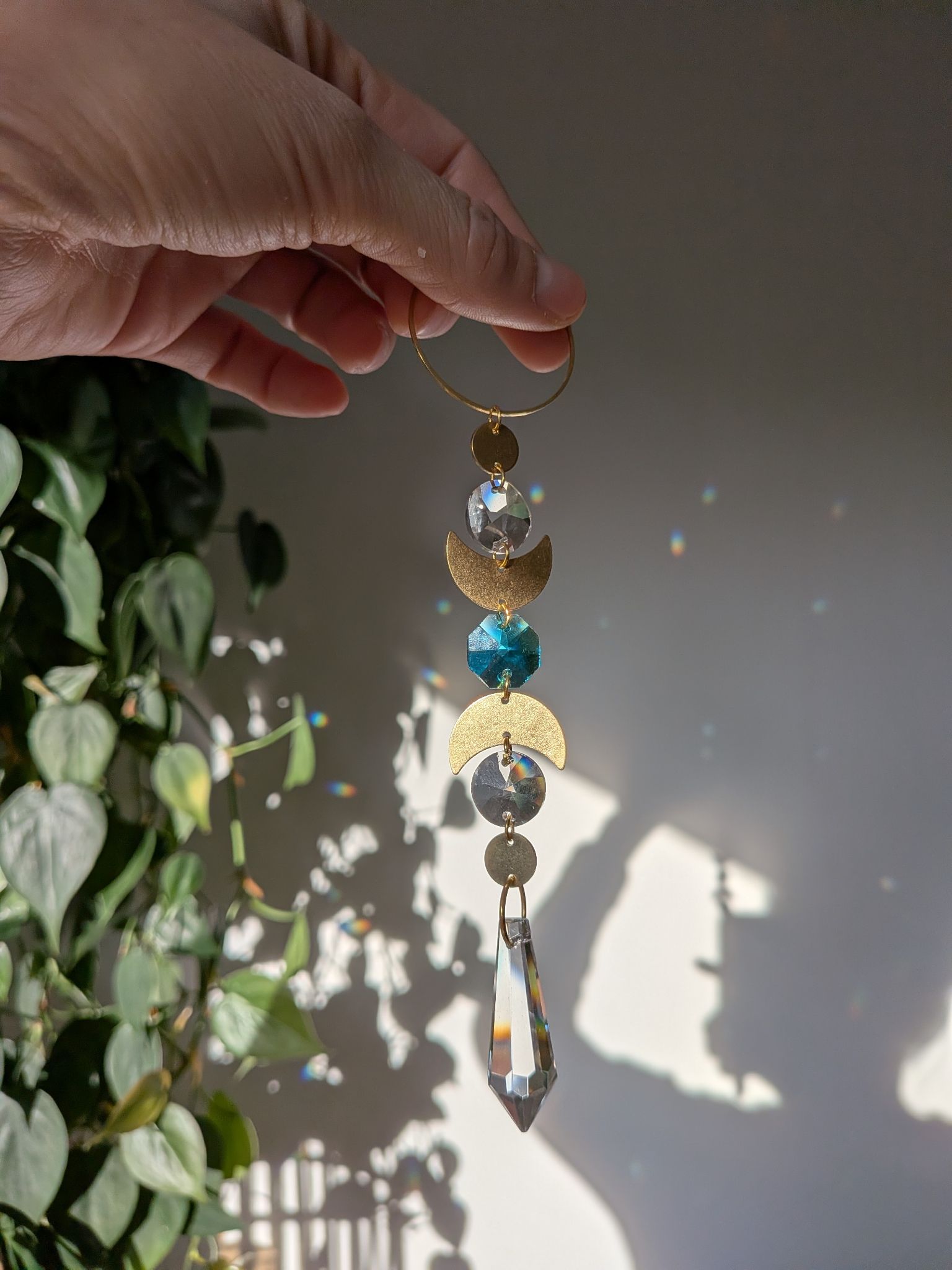Suncatcher Small - Moon - mystischer Sonnenfänger mit Regenbogenkristallen und türkisem Kristall