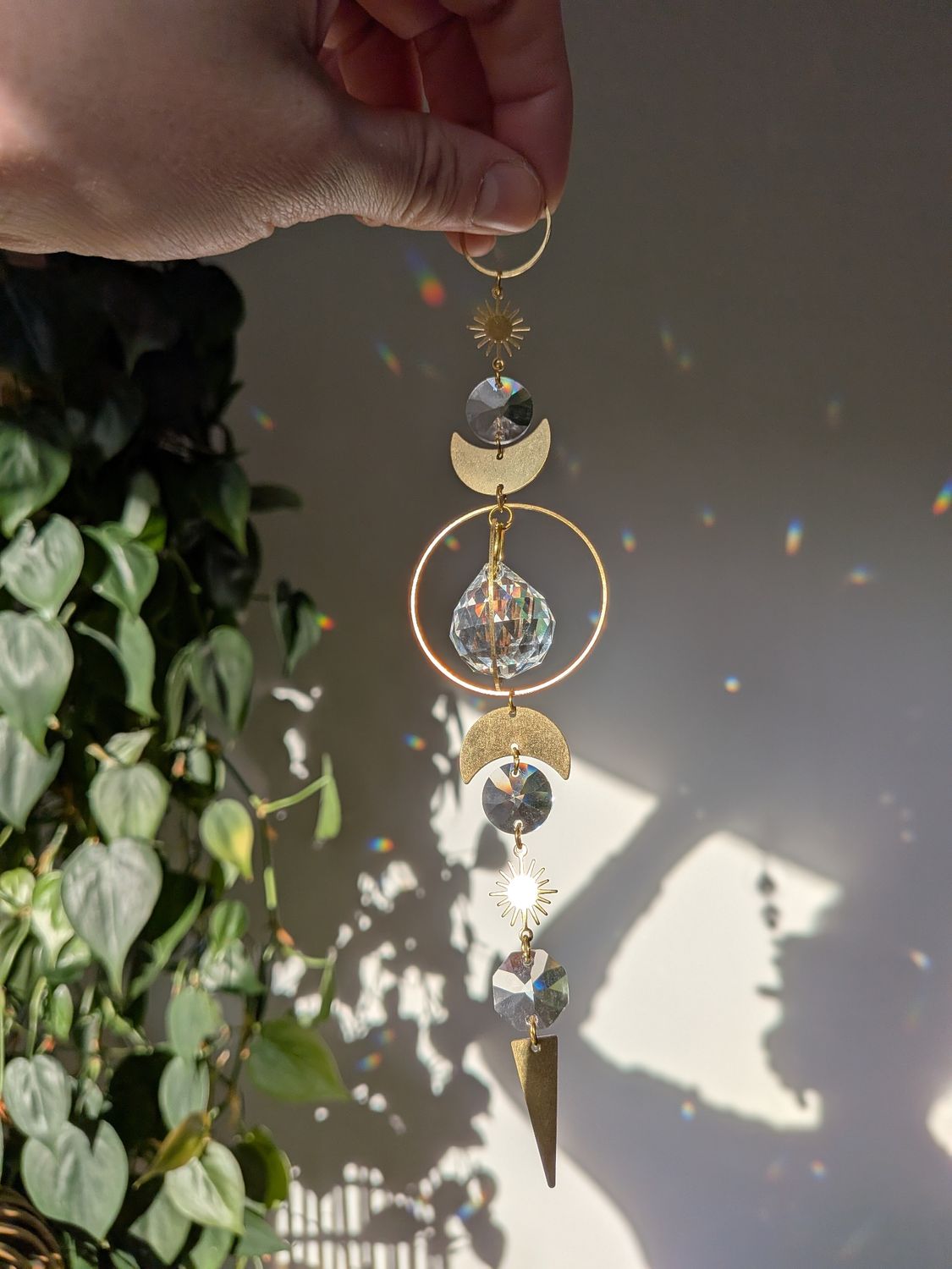 Suncatcher Small - stay golden - mystischer Sonnenfänger mit Regenbogenkristallen und Mond