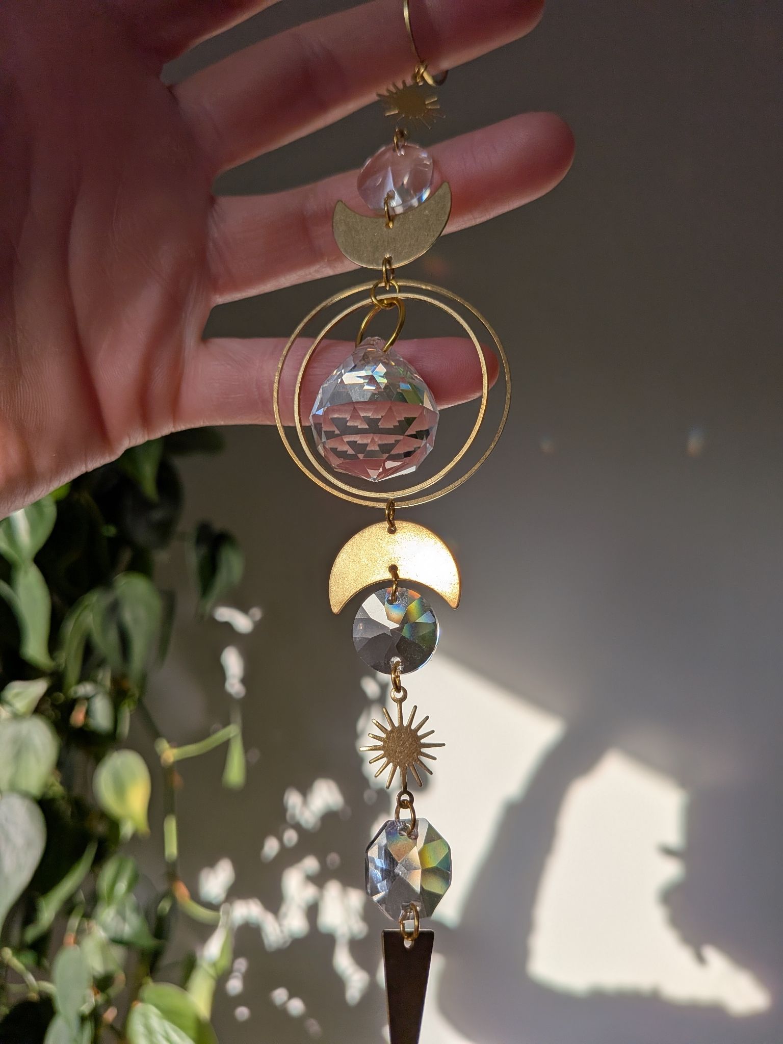 Suncatcher Small - stay golden - mystischer Sonnenfänger mit Regenbogenkristallen und Mond