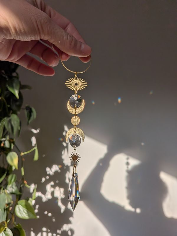 Suncatcher Small -  Moon  - mystischer Sonnenfänger mit Regenbogenkristallen