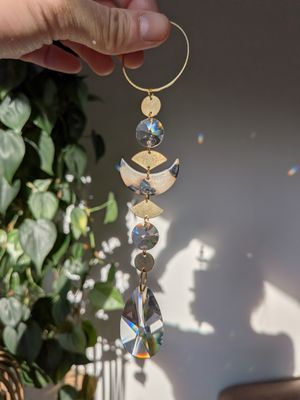 Suncatcher Small -  Moon  - mystischer Sonnenfänger mit Regenbogenkristallen und Mond