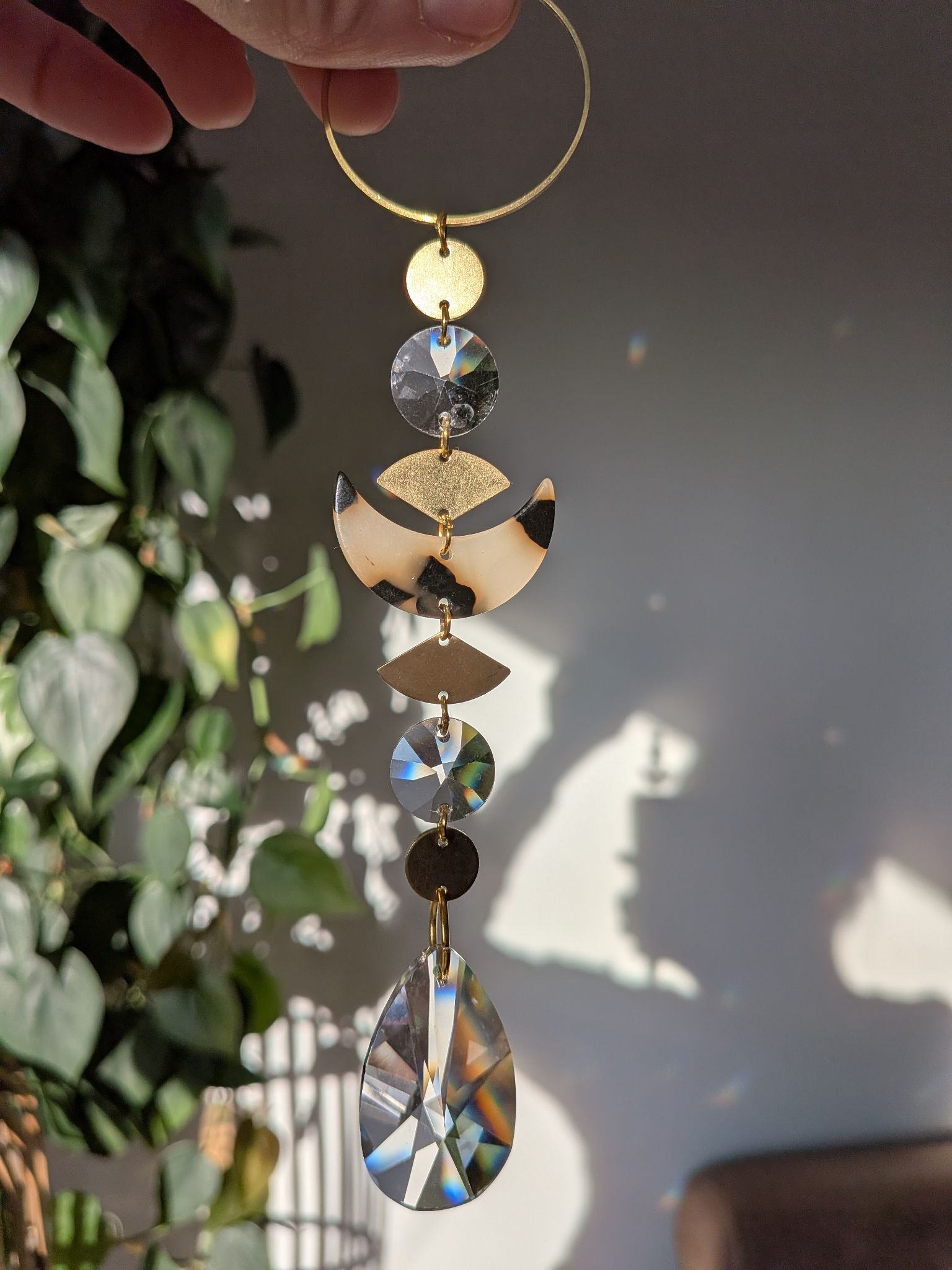 Suncatcher Small - Moon - mystischer Sonnenfänger mit Regenbogenkristallen und Mond