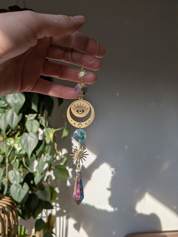 Suncatcher Small - Aurora Mystic Glow  - Sonnenfänger mit Aurora Borealis Regenbogenkristallen, Iristierender Effekt, und leuchtendem Stein