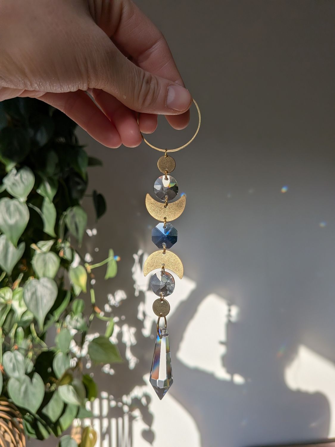 Suncatcher Small - Moon - mystischer Sonnenfänger mit Regenbogenkristallen und türkisem Kristall