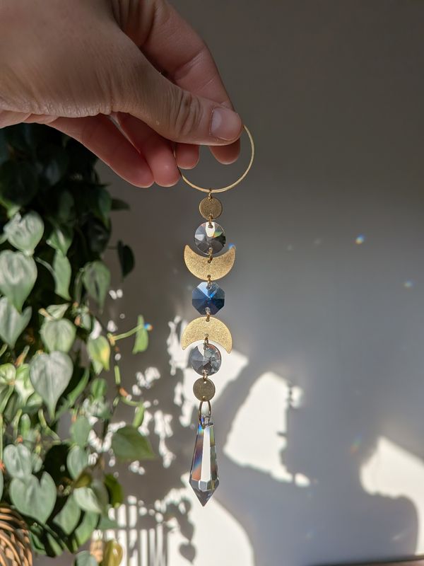 Suncatcher Small -  Moon  - mystischer Sonnenfänger mit Regenbogenkristallen und türkisem Kristall 