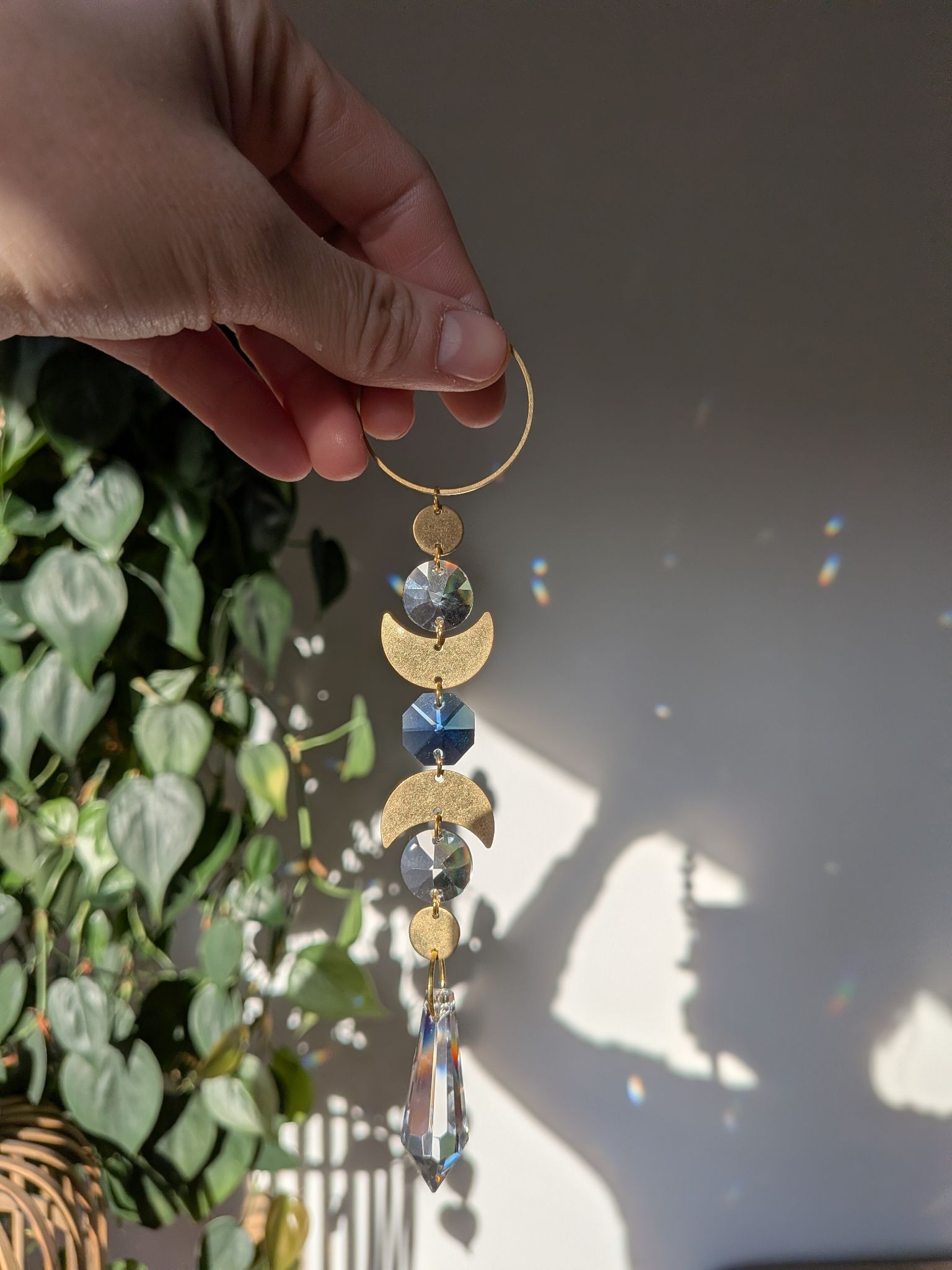 Suncatcher Small - Moon - mystischer Sonnenfänger mit Regenbogenkristallen und türkisem Kristall