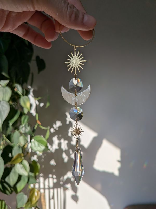 Suncatcher Small -  Moon und Stern  - mystischer Sonnenfänger mit Regenbogenkristallen und Mond weiẞ