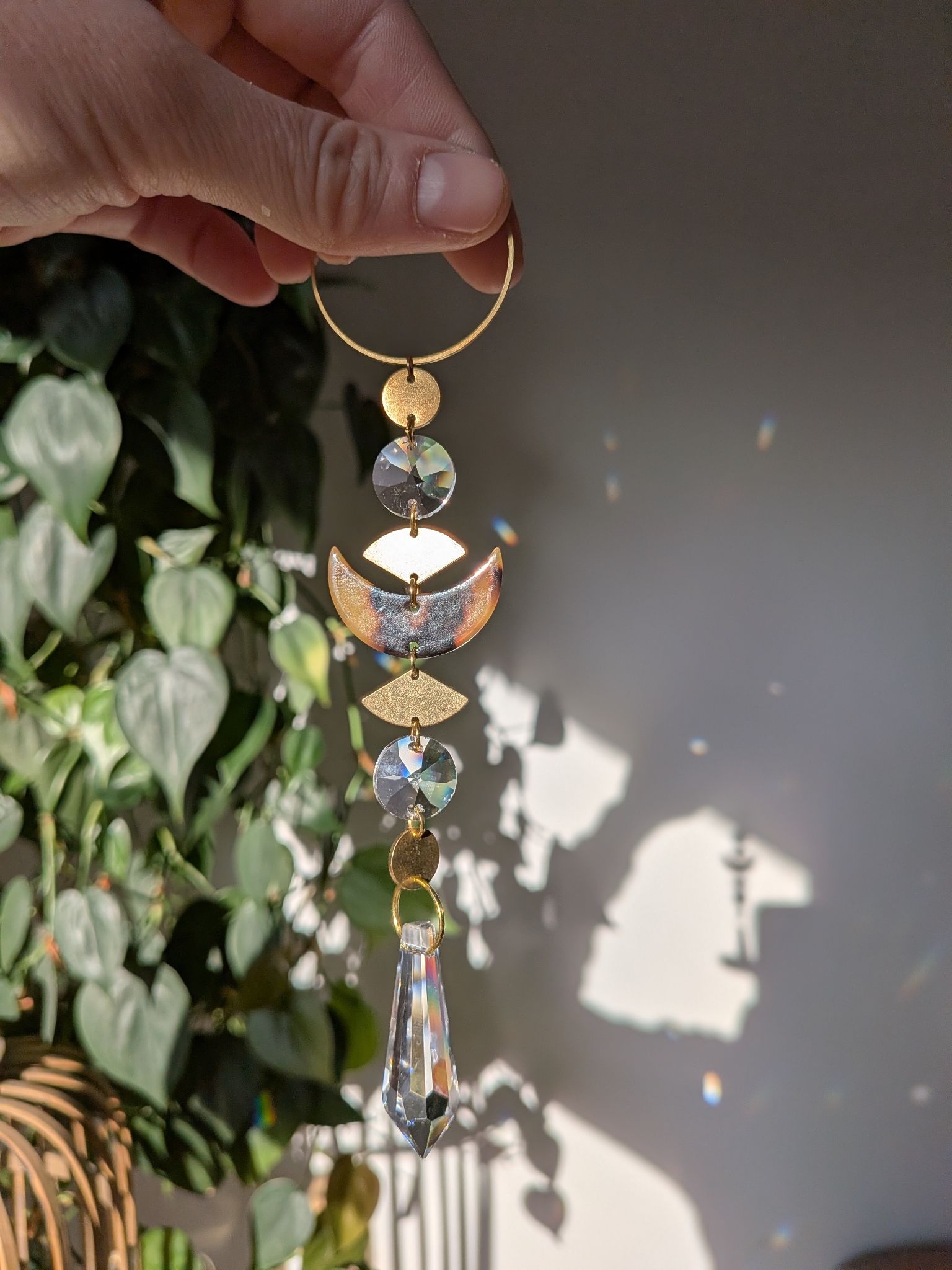 Suncatcher Small - Moon - mystischer Sonnenfänger mit Regenbogenkristallen und Mond