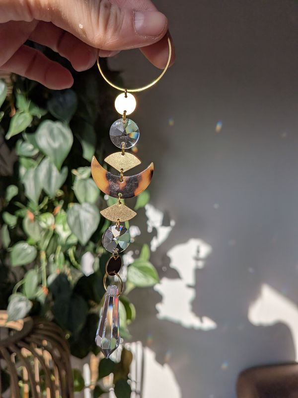 Suncatcher Small -  Moon  - mystischer Sonnenfänger mit Regenbogenkristallen und Mond