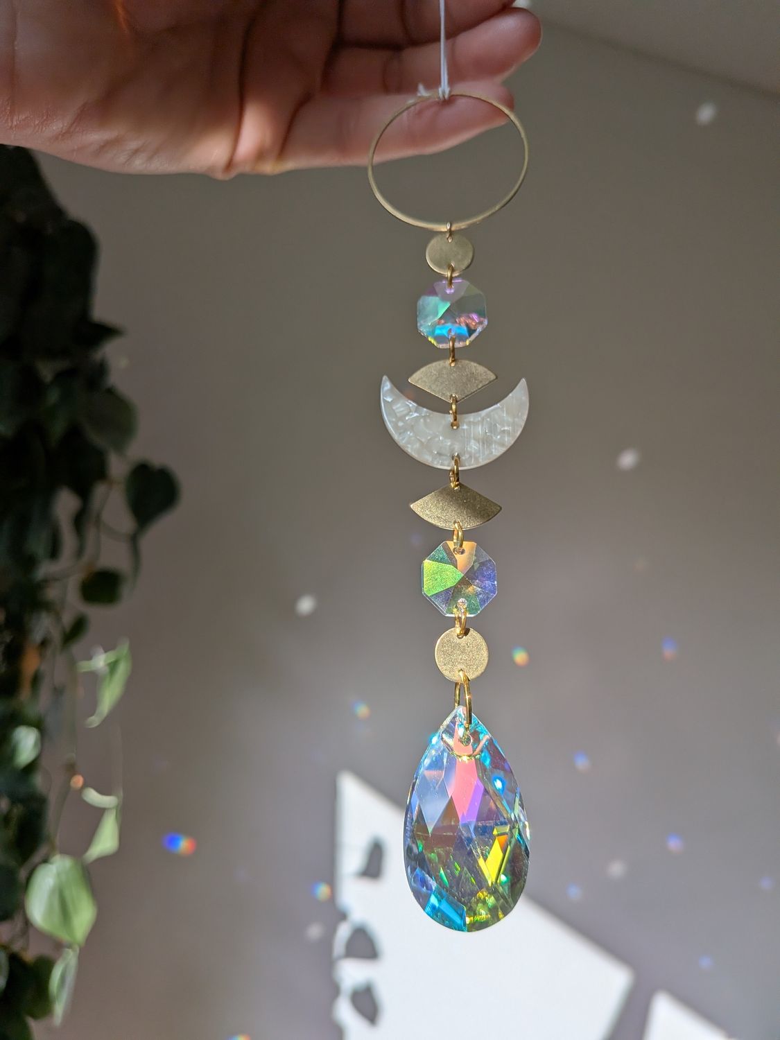 Suncatcher Small - Aurora Mond  - Sonnenfänger mit Aurora Borealis Regenbogenkristallen, Iristierender Effekt