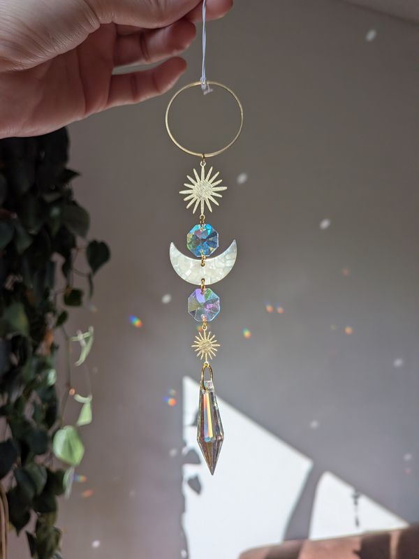 Suncatcher Small - Aurora Mond  - Sonnenfänger mit Aurora Borealis Regenbogenkristallen, Iristierender Effekt