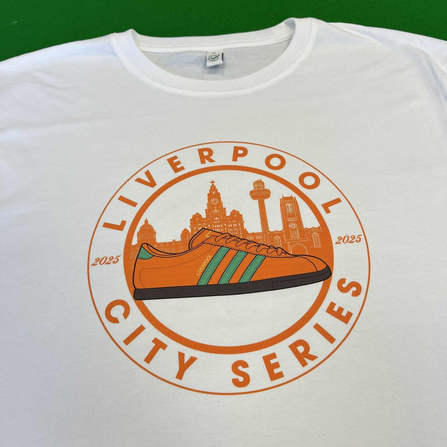 Liverpool Trainer T Shirt - White  - MEDIUM