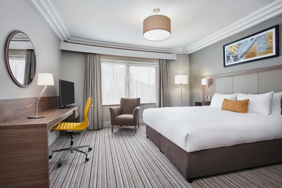 Executive double bedded room for 2 people - £270 per person