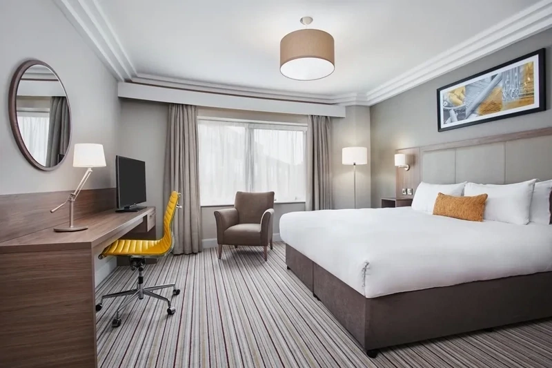 Executive double bedded room for 2 people - £270 per person