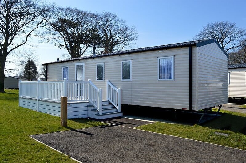 Self-catering Caravan with Hot Tub - 2 people sharing