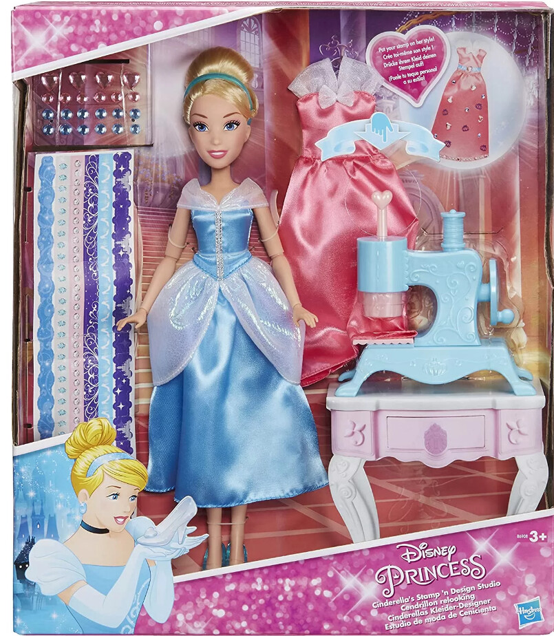 Bambola Cenerentola Disney Princess con Macchina da Cucire
