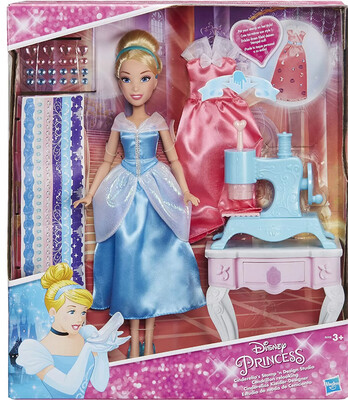 Bambola Cenerentola Disney Princess con Macchina da Cucire