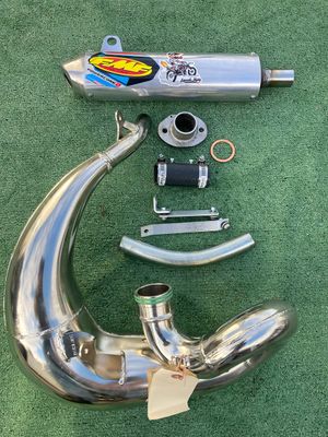 Complete FMF Exhaust System for TSE250R 2021.5 - 2025. Includes everything to install complete system. Cylinder to pipe adapter with copper washer gasket. 90mm pipe springs. ↓ Complete FMF Exhaust System for TSE250R 2021.5 - 2025. Includes everything to install complete system. Cylinder to pipe adapter with copper washer gasket. 90mm pipe springs. ↓