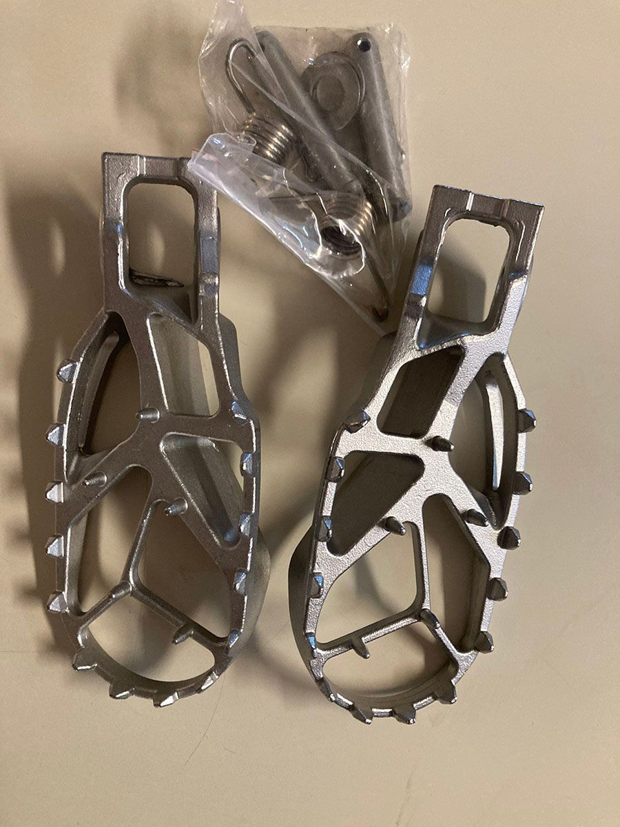 Extra Wide aftermarket foot pegs set for 2026 TSE250/300.