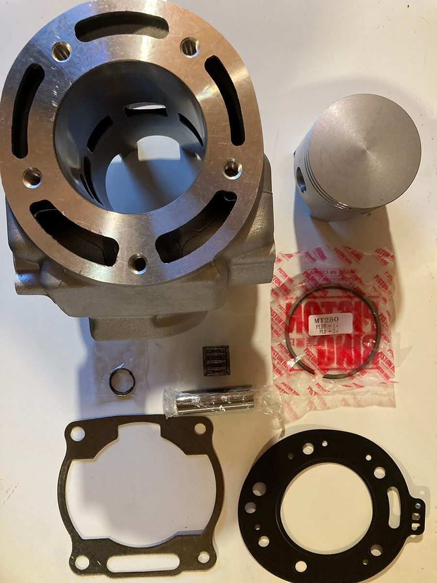 Complete Top End Rebuilt Kit for TSE250. Includes: cylinder, piston, rings, wrist pin & clips, wrist pin bearing, head & base gaskets.