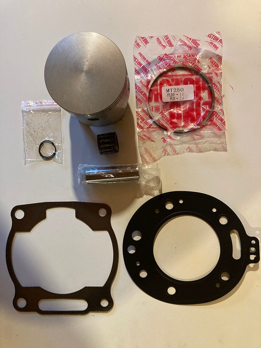 Top End Rebuilt Kit for TSE250. Includes: piston, rings, wrist pin & clips, wrist pin bearing, head & base gaskets.