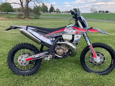 GPX Moto TSE250R Liquid cooled 2 Stroke engine with counterbalance 6 speed transmission Electric start 18 GPX Moto TSE250R Liquid cooled 2 Stroke engine with counterbalance 6 speed transmission Electric start 18"-21" wheels 37" seat height 13" ground clearance 48mm...