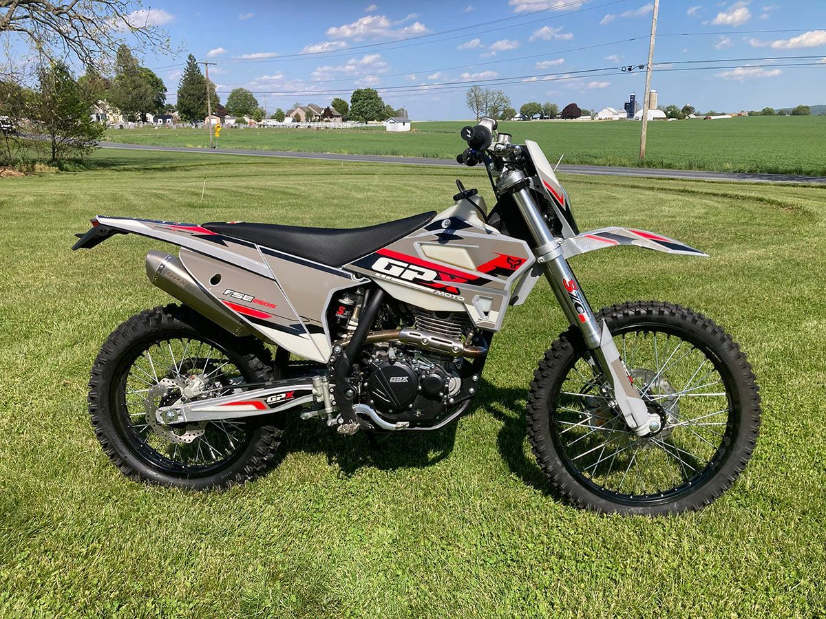 GPX Moto FSE250S Air cooled 4 stroke engine with counterbalance. SOHC 4 valve head. Bosch fuel injection. 6 speed transmission...
