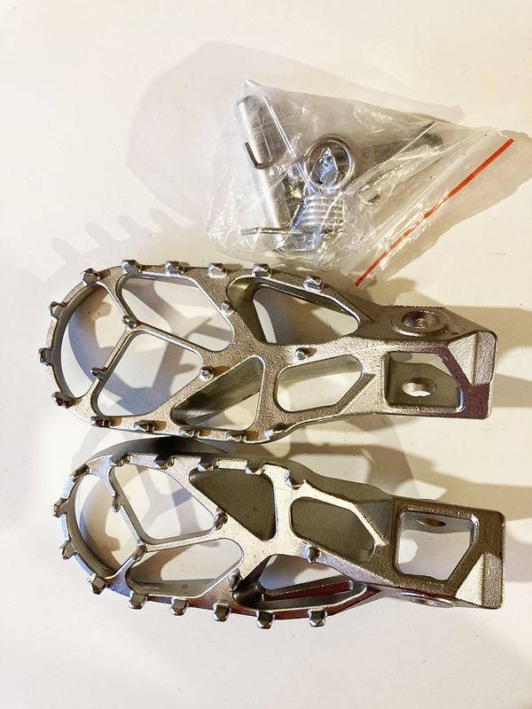 Extra Wide aftermarket foot pegs set for 2026 TSE250 & 300 Extra Wide aftermarket foot pegs set for 2026 TSE250 & 300
