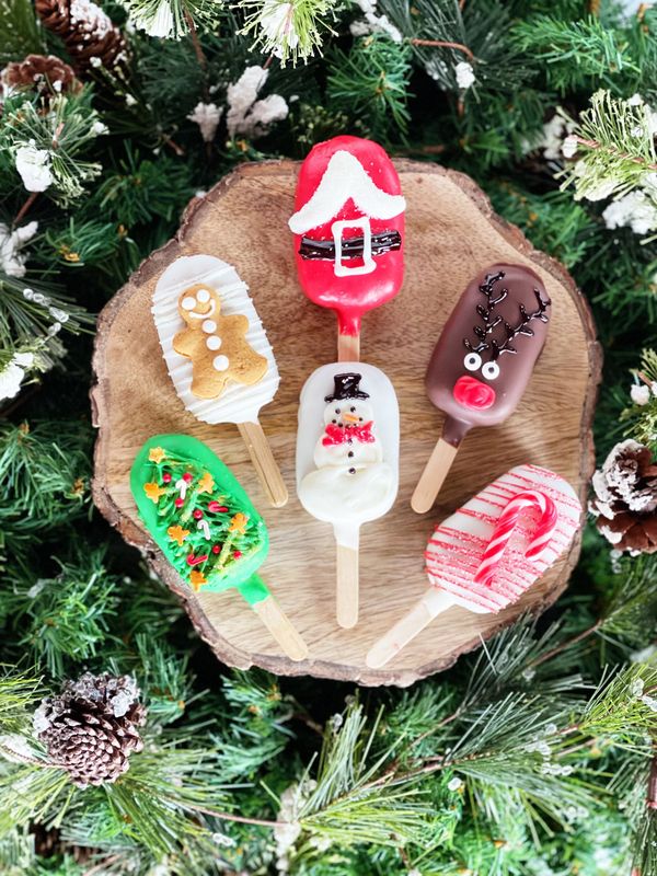 Cakesicles and Macarons