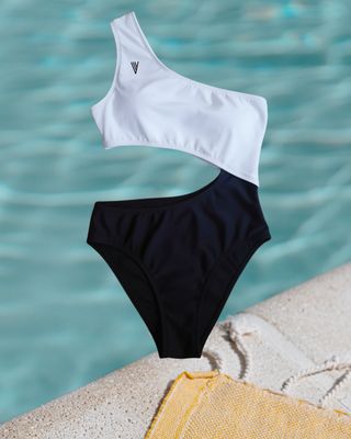 ARRECIFE ONE SHOULDER • BLANCO|NEGRO