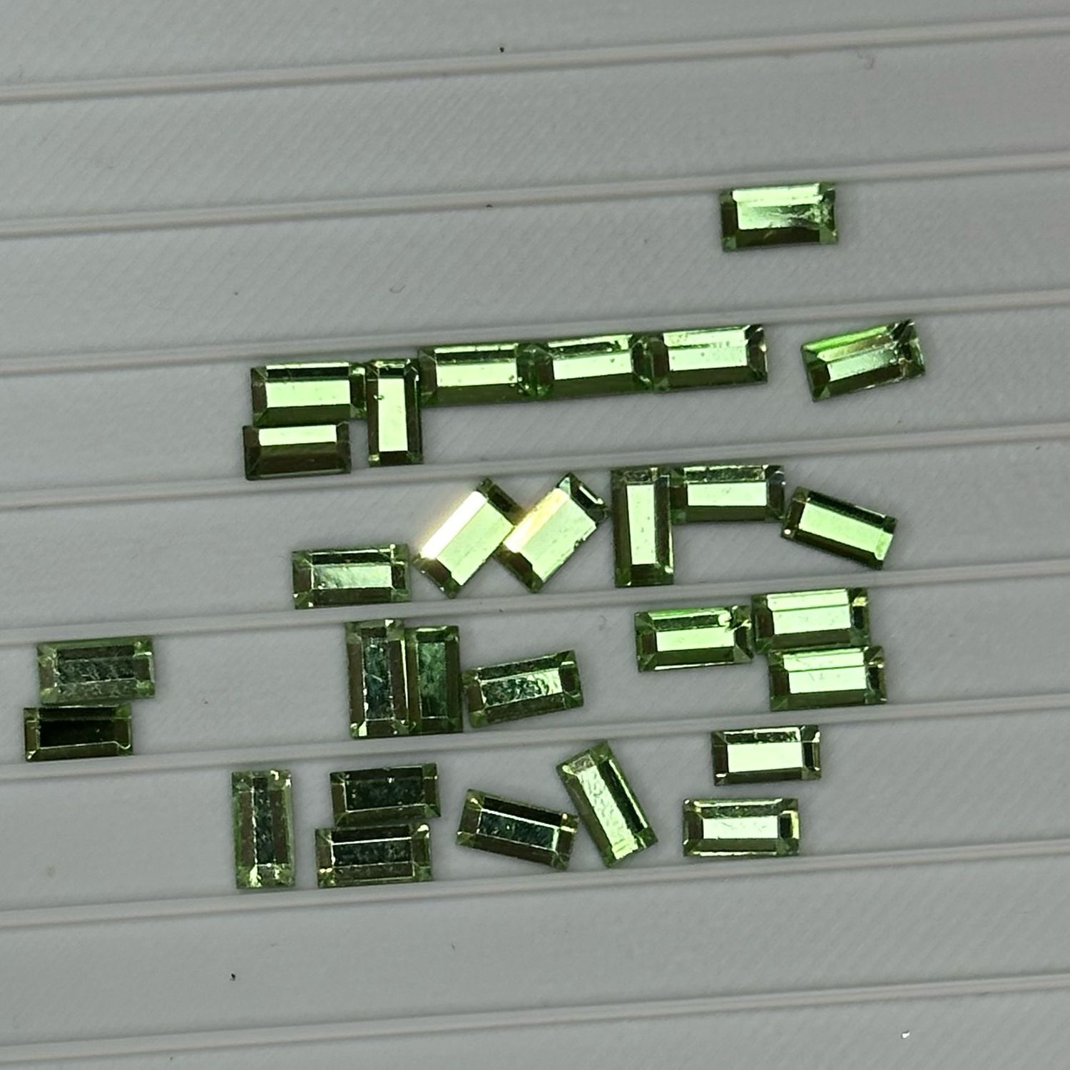 2.5mm X 5MM Shimmer Stones Peridot