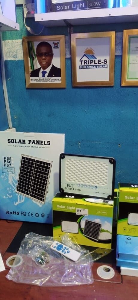 100w B/T solar flood light