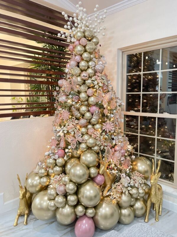 Christmas decoration balloon tree