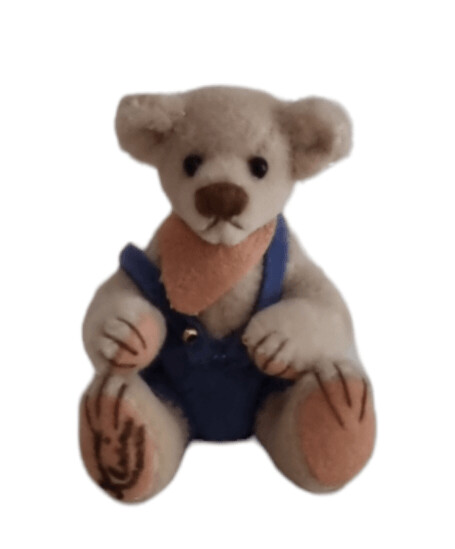 Latzhosenbär