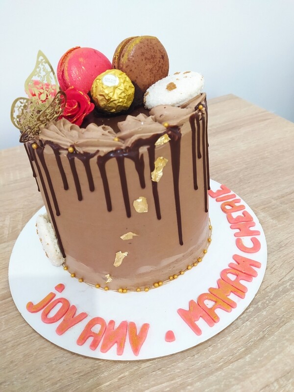 Drip Chocolat Layer Cake