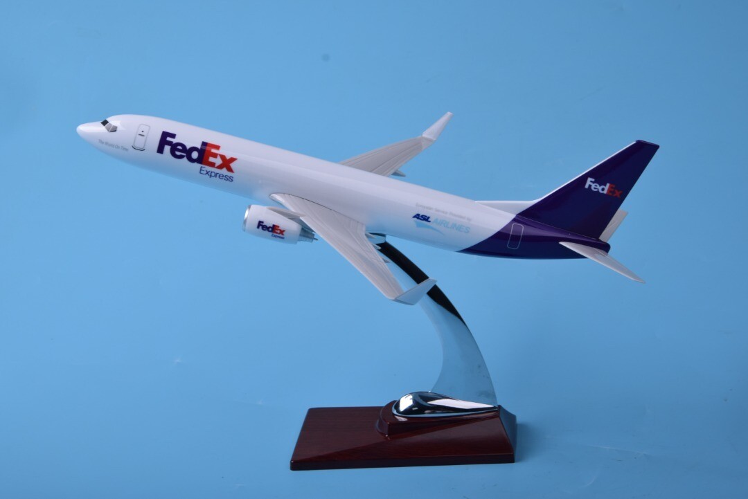 FedEx Boeing 737-800