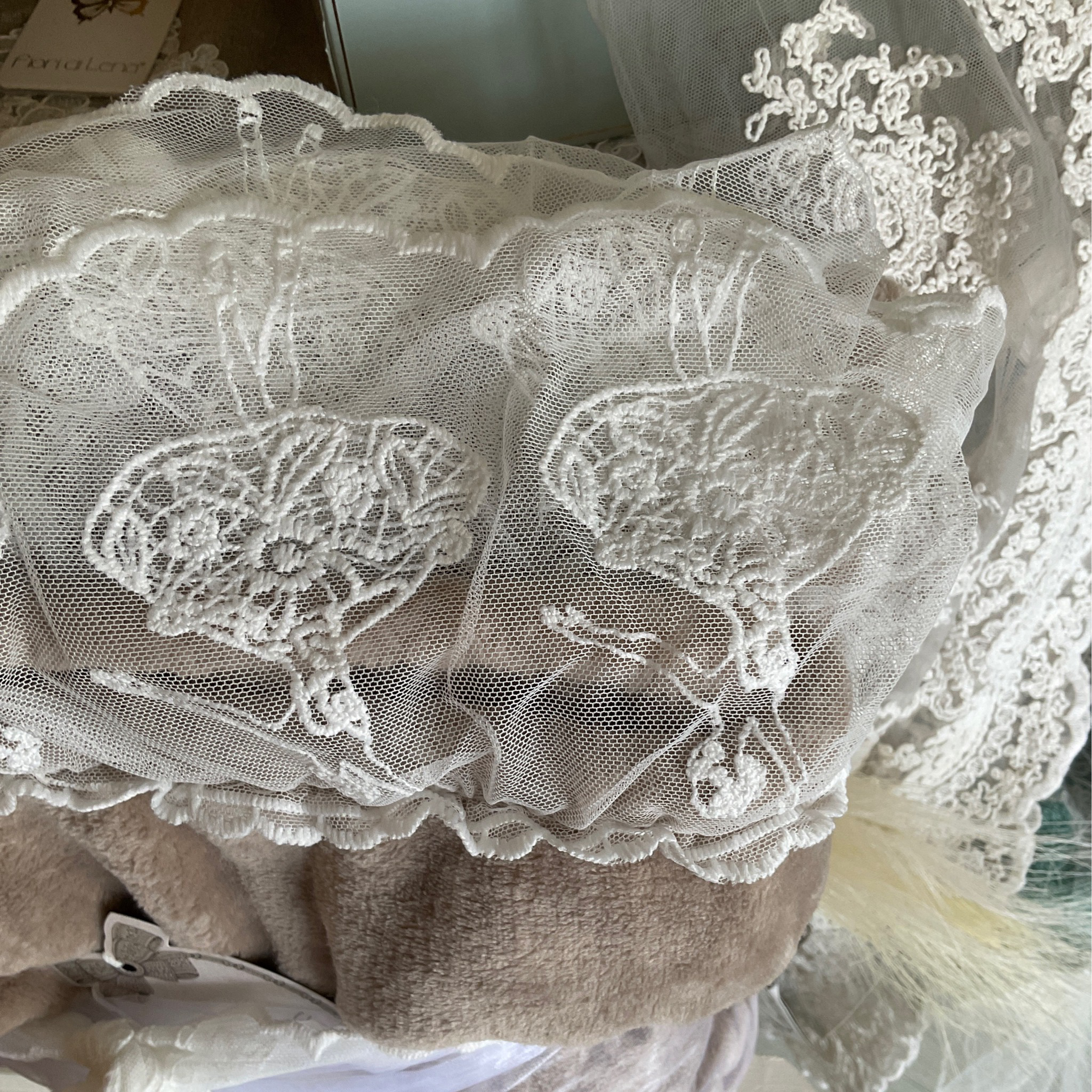 Plaid in ciniglia con dettaglio ricamo ballerine Blanc e Mariclo