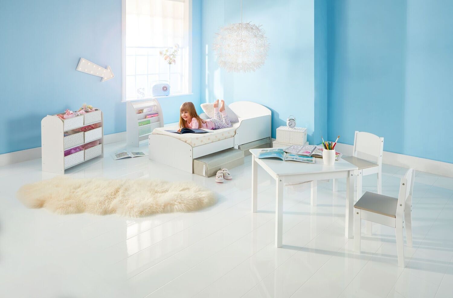 Pack chambre blanc 4 éléments (Lit, Table et chaises, Bibliothèque, Meuble de rangement 6 corbeilles)