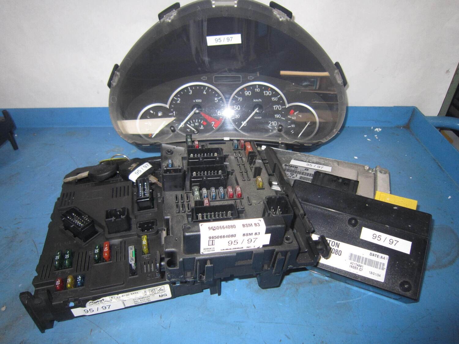 95-97 Kit Motore Citroen / Peugeot 0 261 207 477   96 503 479 80    ME7.4.4  9651740780 9650664080    BSM B3 S118085220  BSI E02-00 9644337080 BTE1-F1.0 Benzina 206 1.4
