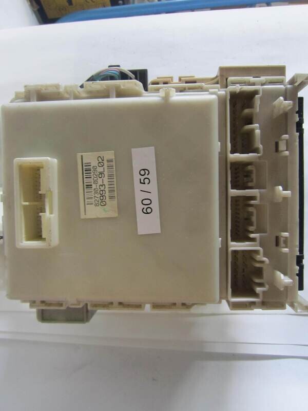 60-59 Scatola Fusibili Toyota 827300d290 82730-0d290 0993-9L02 09939L02 32260-9J15 322609J15     TOYOTA  YARIS